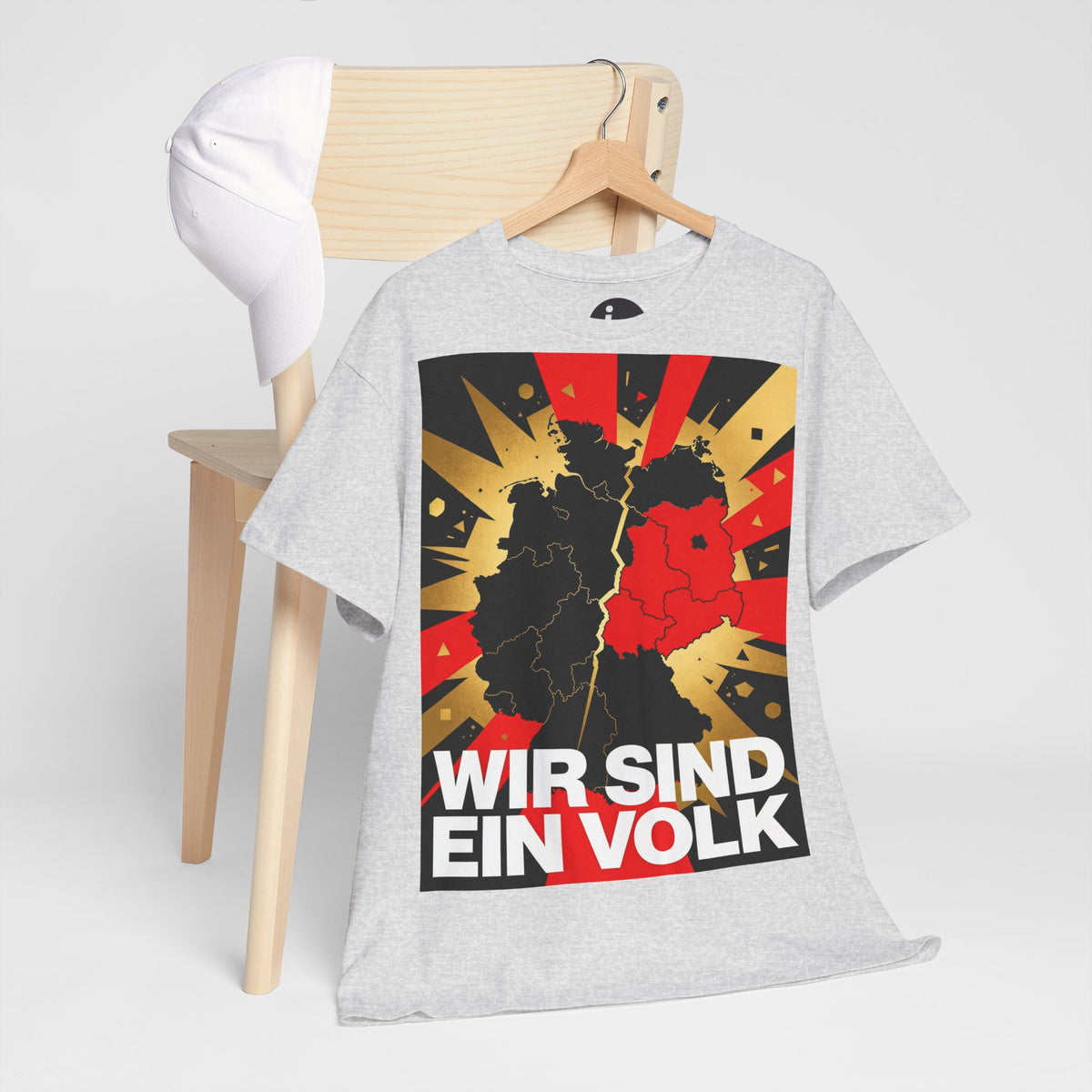 T-Shirt „WIR SIND EIN VOLK“ - Erinnerung, Retro‑Poster‑Style