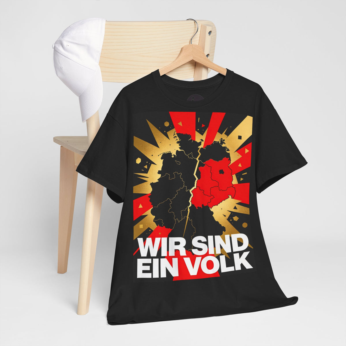 T-Shirt „WIR SIND EIN VOLK“ - Erinnerung, Retro‑Poster‑Style