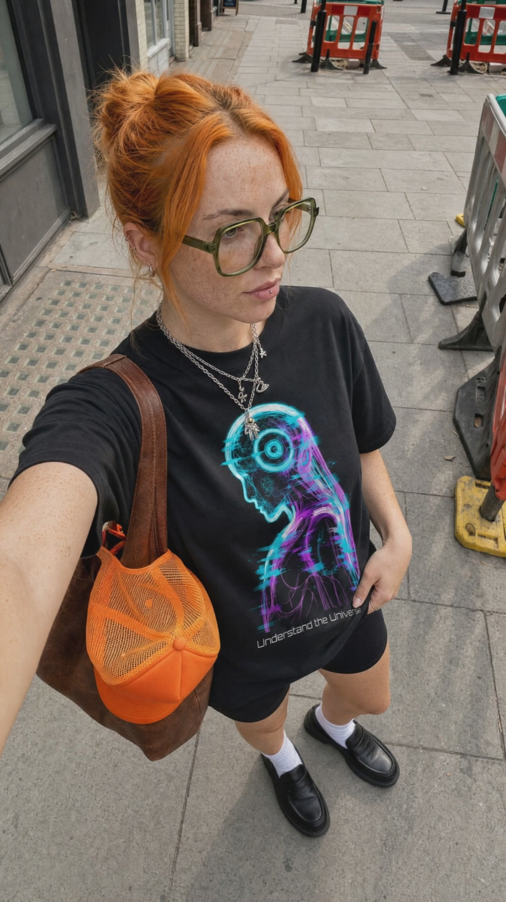 Cyberpunk Android Tee — "I Understand the Universe" Neon Robot Graphic T-Shirt